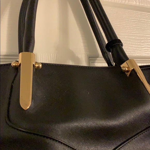 Black and Gold Handbag - Picture 3 of 4